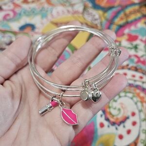 Elegant Silver Bracelet with Pink Lip Charm